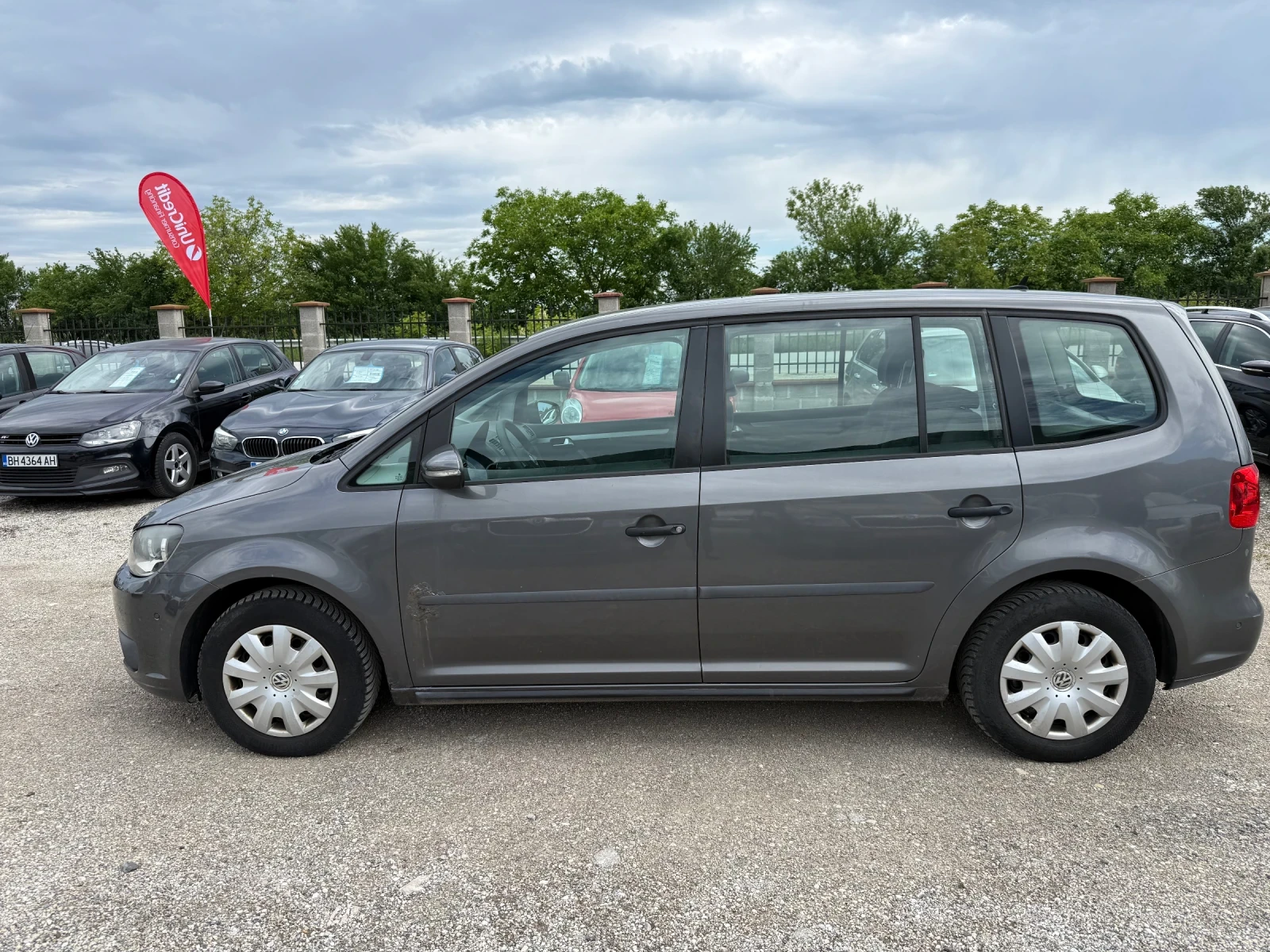 VW Touran 1.6 TDI 105 к.с. ЕВРО 5 В, снимка 8 - Автомобили и джипове - 54571627