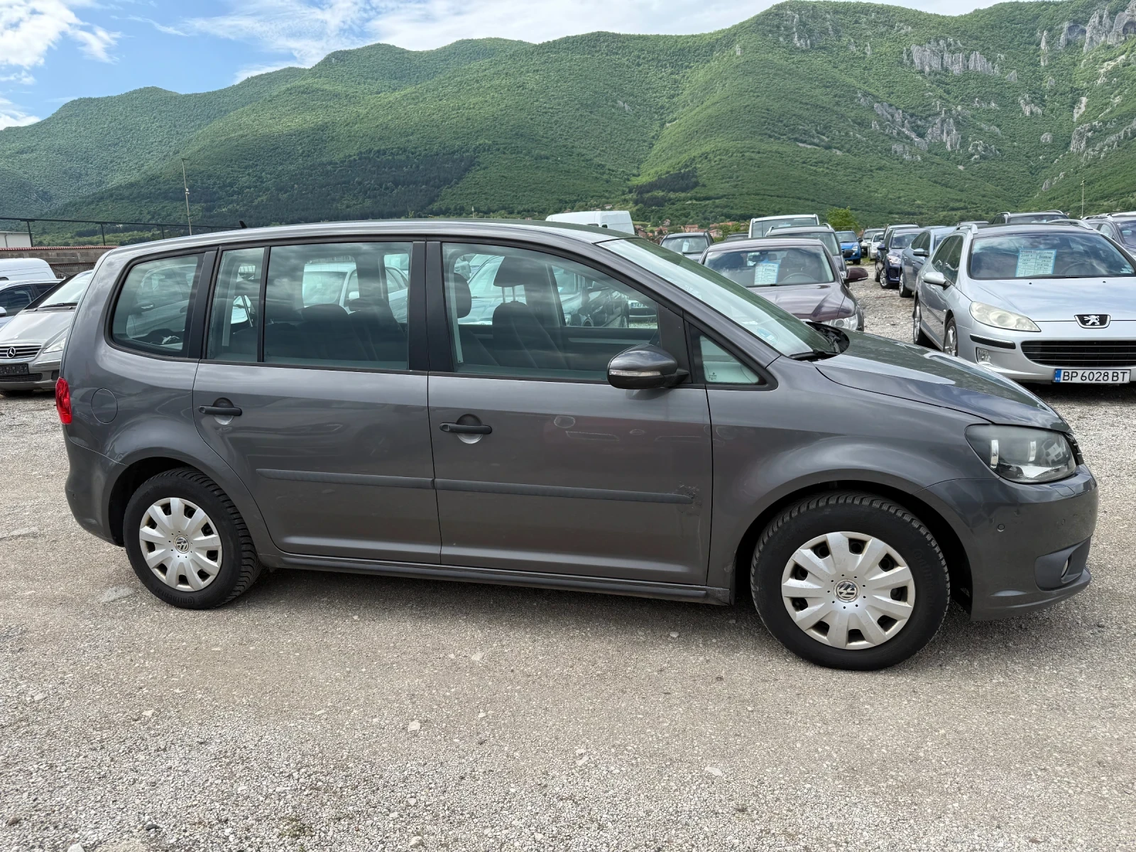 VW Touran 1.6 TDI 105 к.с. ЕВРО 5 В, снимка 6 - Автомобили и джипове - 54571627