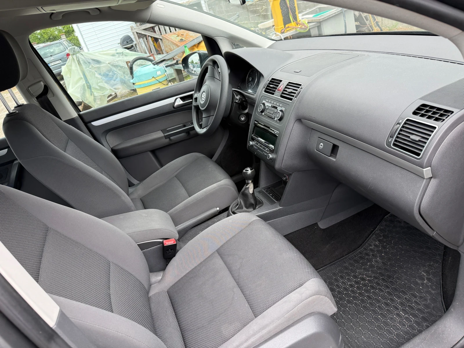 VW Touran 1.6 TDI 105 к.с. ЕВРО 5 В, снимка 13 - Автомобили и джипове - 54571627