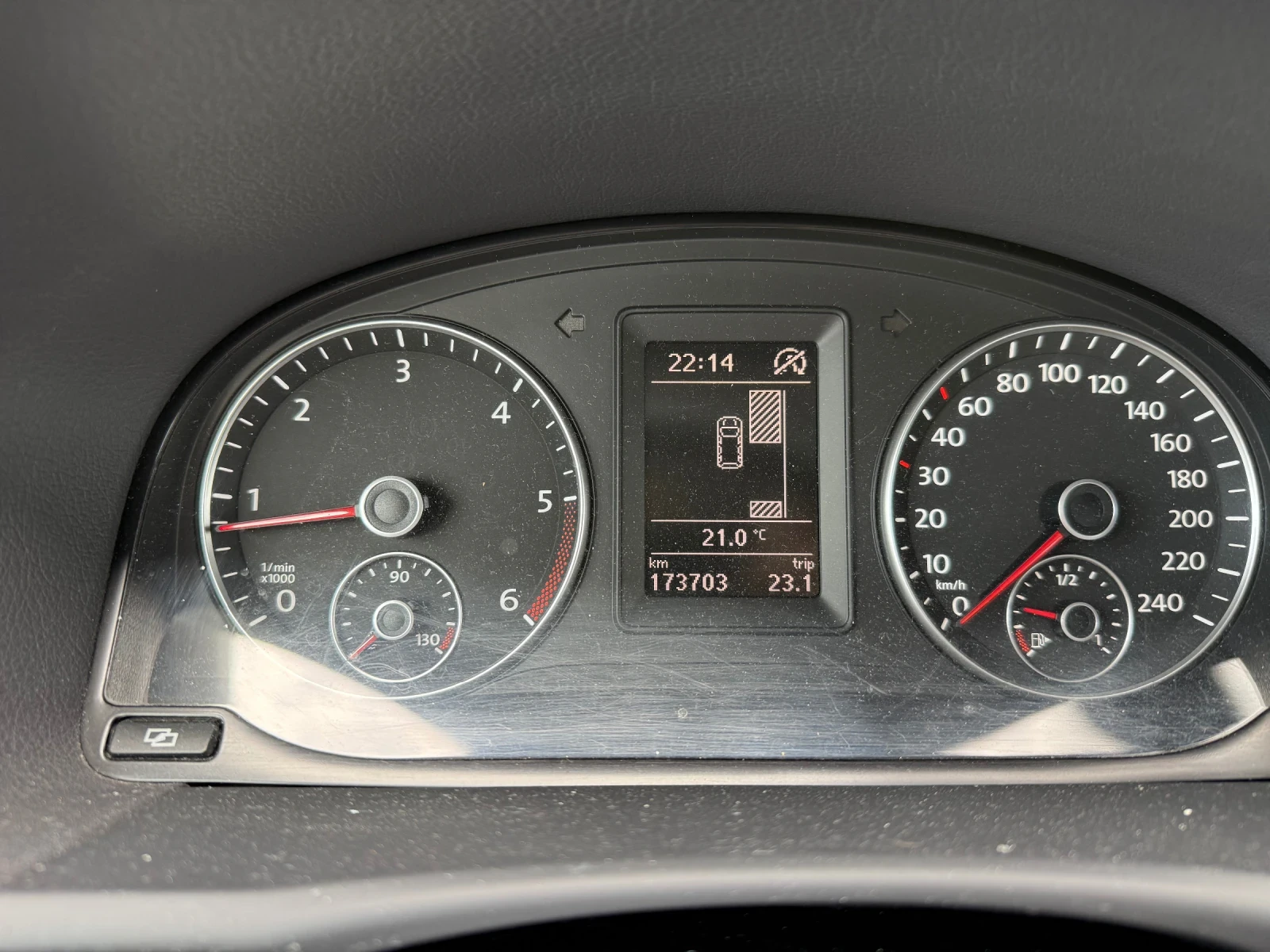 VW Touran 1.6 TDI 105 к.с. ЕВРО 5 В, снимка 15 - Автомобили и джипове - 54571627