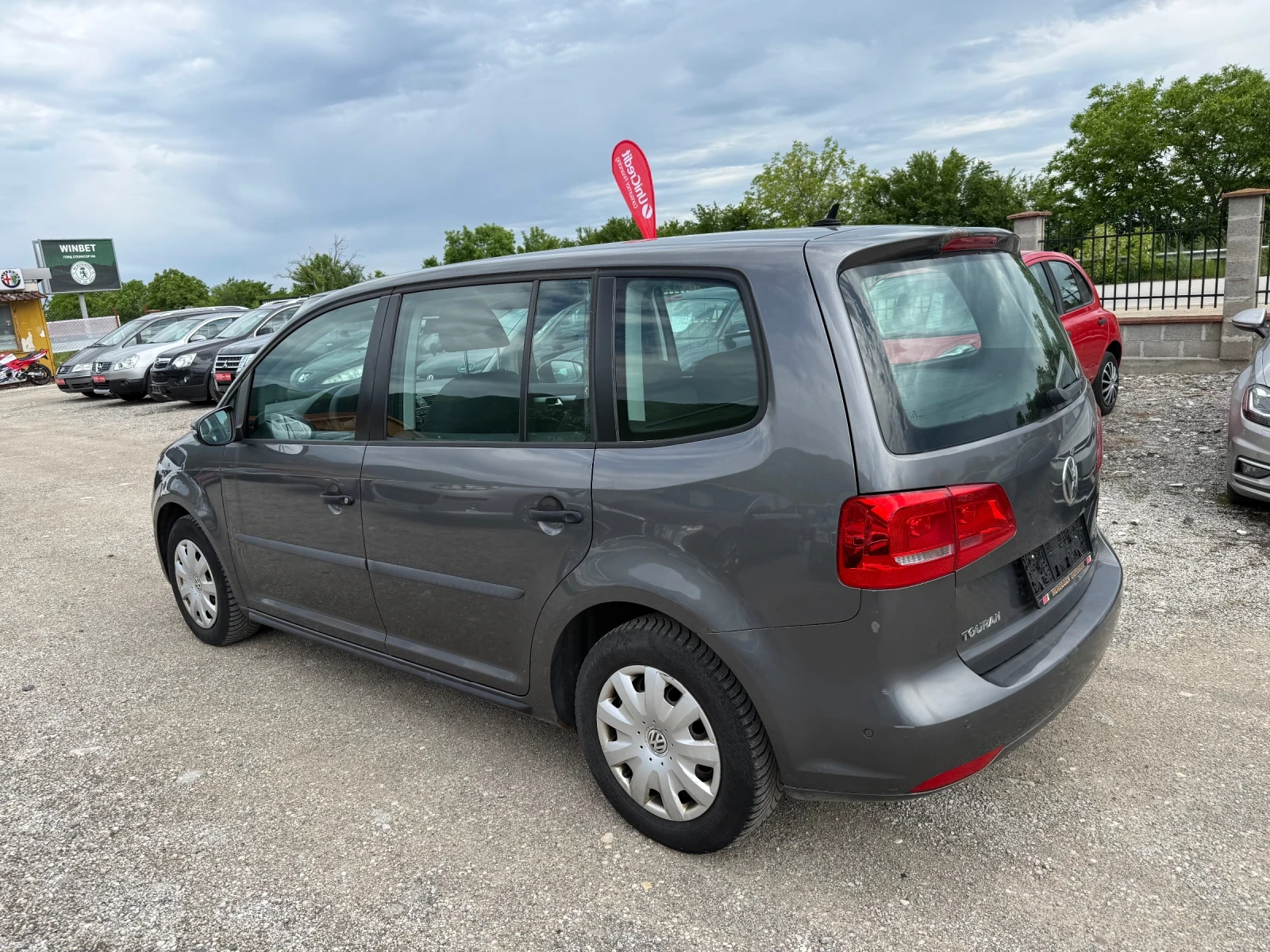 VW Touran 1.6 TDI 105 к.с. ЕВРО 5 В, снимка 9 - Автомобили и джипове - 54571627