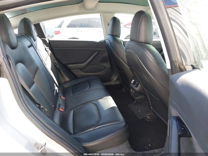 Tesla Model 3 Long Range Battery RWD * CARFAX* , снимка 8 - Автомобили и джипове - 54621582
