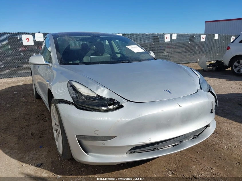 Tesla Model 3 Long Range Battery RWD * CARFAX* , снимка 2 - Автомобили и джипове - 54621582