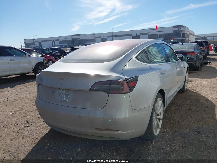 Tesla Model 3 Long Range Battery RWD * CARFAX* , снимка 4 - Автомобили и джипове - 54621582