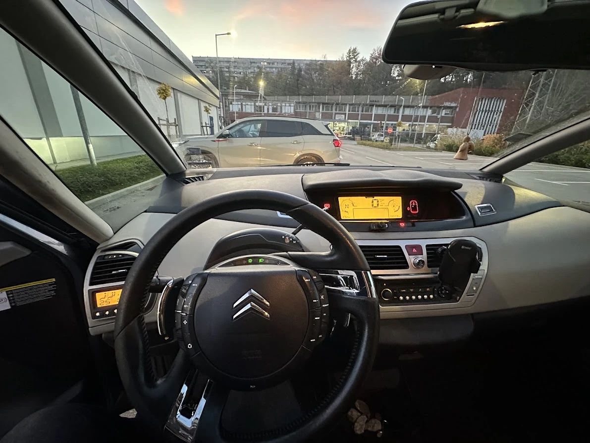 Citroen Grand C4 Picasso НЕ ПАЛИ, снимка 8 - Автомобили и джипове - 55154700