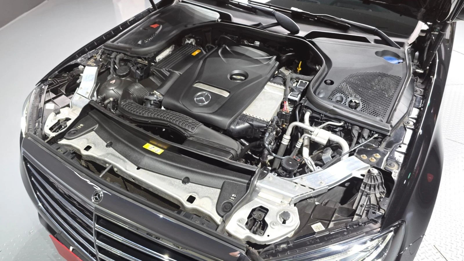 Mercedes-Benz E 300 4MATIC* 360* BURMESTER* DISTRO* ОБДУХ, снимка 17 - Автомобили и джипове - 55465520