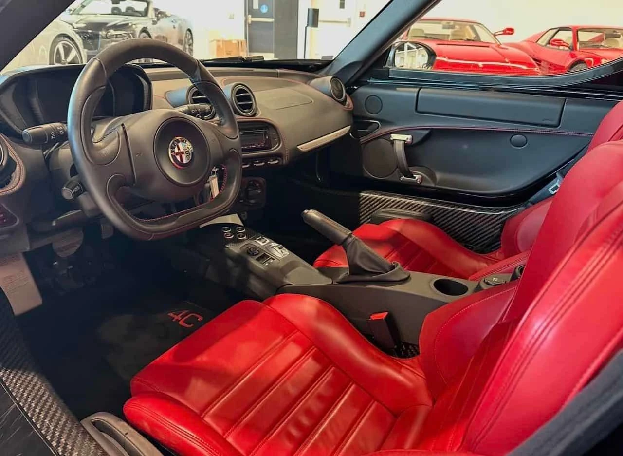 Alfa Romeo 4C * 2drConvSpider* АВТОКРЕДИТ БЕЗ ПЪРВОНАЧАЛНА ВНОСК, снимка 5 - Автомобили и джипове - 55607017