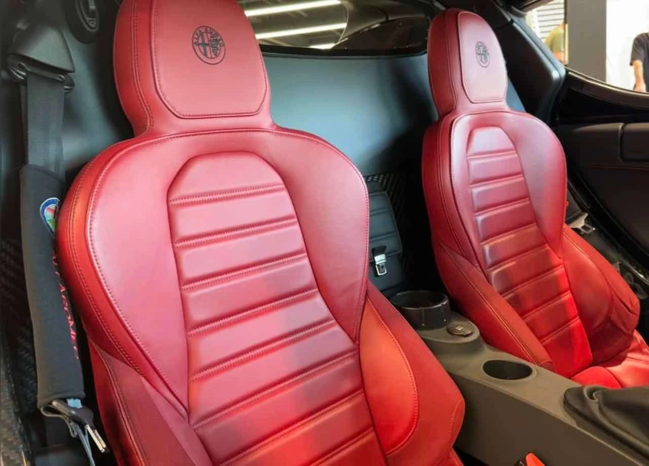 Alfa Romeo 4C * 2drConvSpider* АВТОКРЕДИТ БЕЗ ПЪРВОНАЧАЛНА ВНОСК, снимка 11 - Автомобили и джипове - 55607017