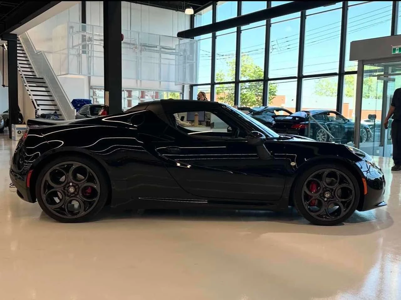 Alfa Romeo 4C * 2drConvSpider* АВТОКРЕДИТ БЕЗ ПЪРВОНАЧАЛНА ВНОСК, снимка 3 - Автомобили и джипове - 55607017