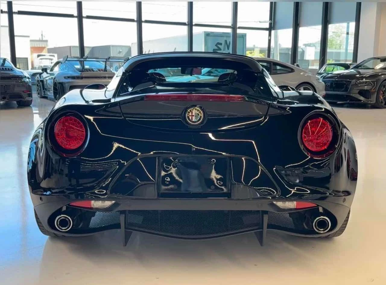 Alfa Romeo 4C * 2drConvSpider* АВТОКРЕДИТ БЕЗ ПЪРВОНАЧАЛНА ВНОСК, снимка 4 - Автомобили и джипове - 55607017