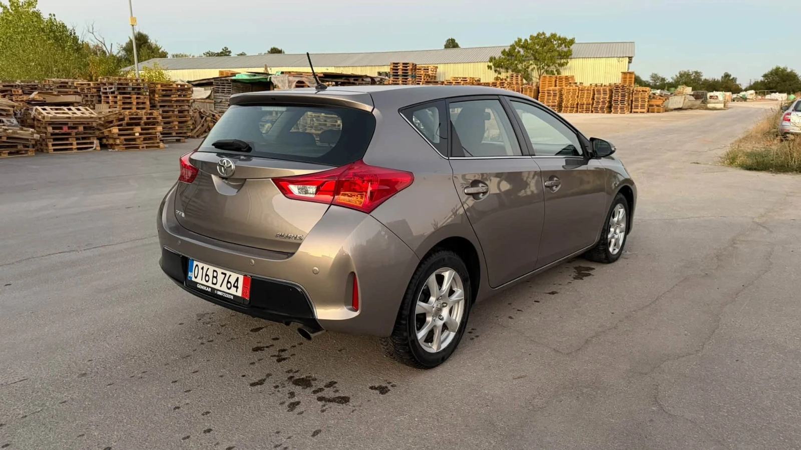 Toyota Auris 1.6 БЕНЗИН 138000км, снимка 4 - Автомобили и джипове - 55963187