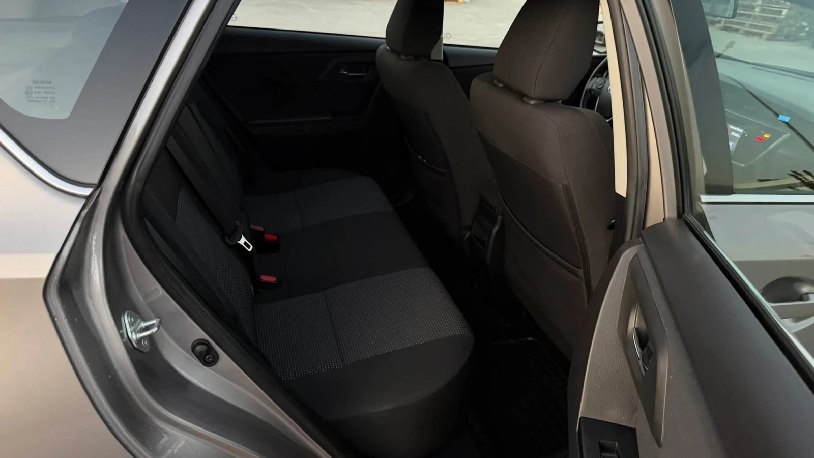 Toyota Auris 1.6 БЕНЗИН 138000км, снимка 11 - Автомобили и джипове - 55963187