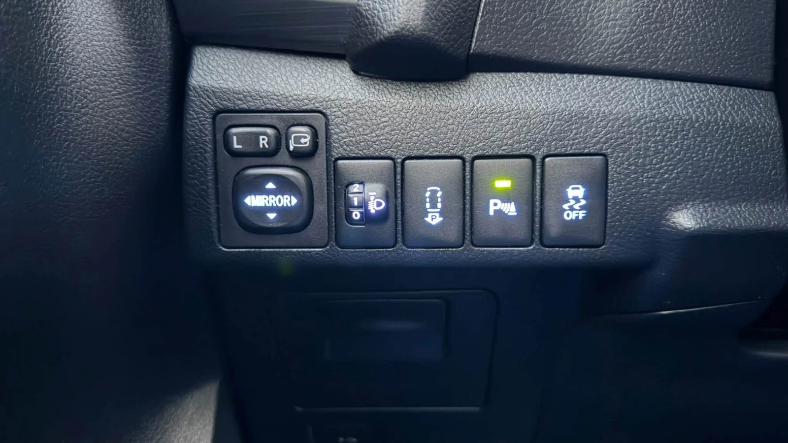 Toyota Auris 1.6 БЕНЗИН 138000км, снимка 13 - Автомобили и джипове - 55963187