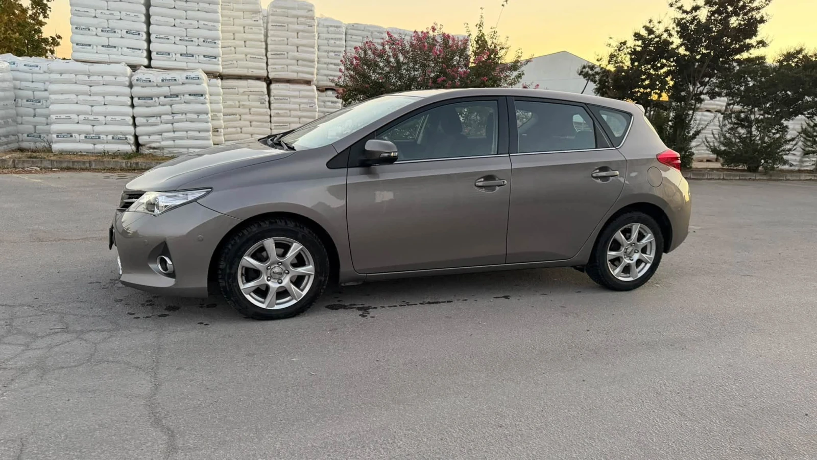 Toyota Auris 1.6 БЕНЗИН 138000км, снимка 7 - Автомобили и джипове - 55963187