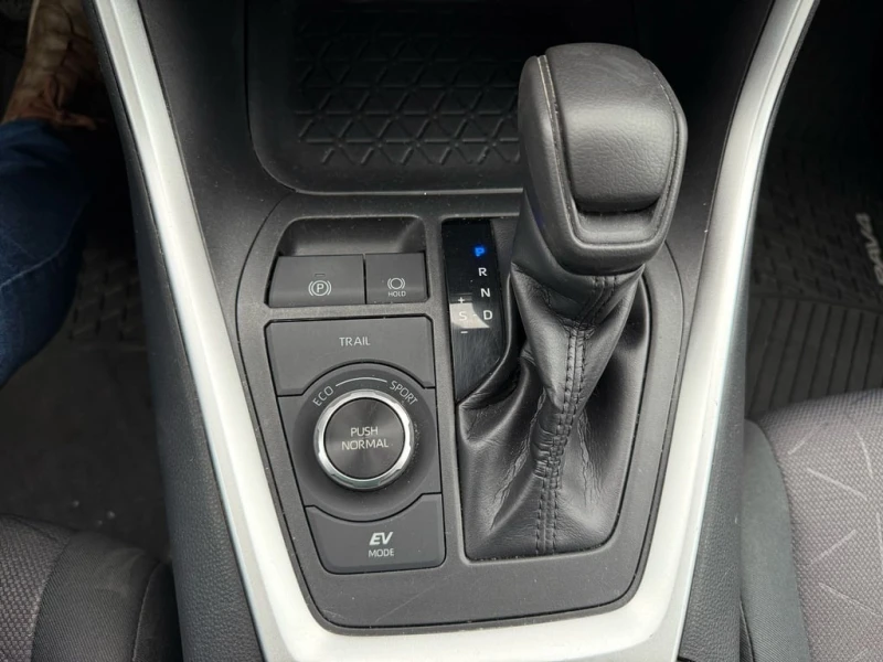 Toyota Rav4 AWD Hybrid LE  CARFAX, снимка 16 - Автомобили и джипове - 52662560