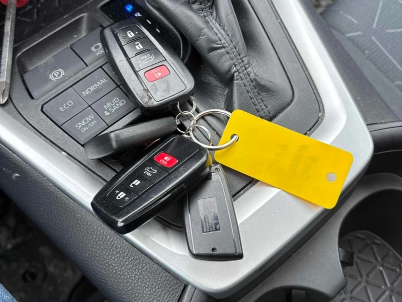 Toyota Rav4 * XLE * CARFAX * БЕЗ ПЪРВОНАЧАЛНА ВНОСКА, снимка 11 - Автомобили и джипове - 53038615