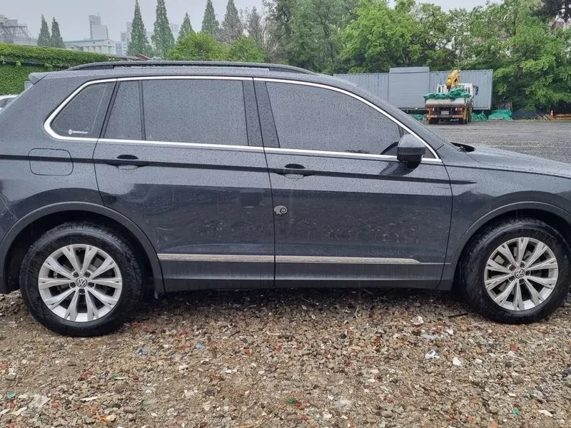 VW Tiguan 2.0 TDI, снимка 5 - Автомобили и джипове - 54922601