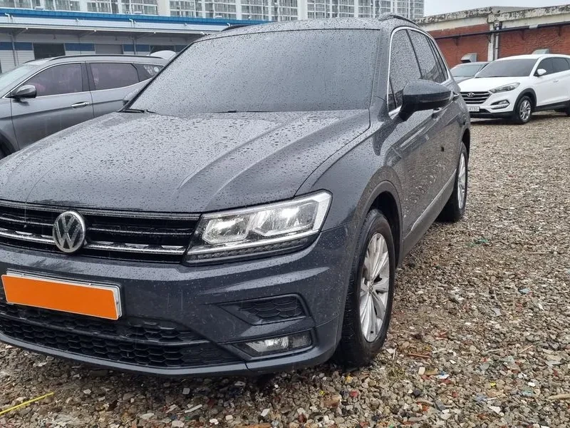 VW Tiguan 2.0 TDI, снимка 2 - Автомобили и джипове - 54922601
