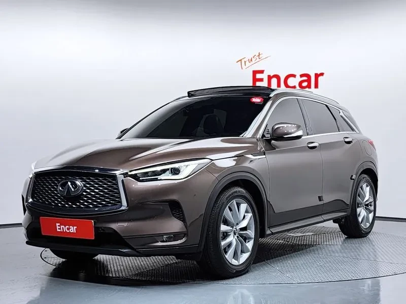 Infiniti QX50 Essential 2.0 Бензин
