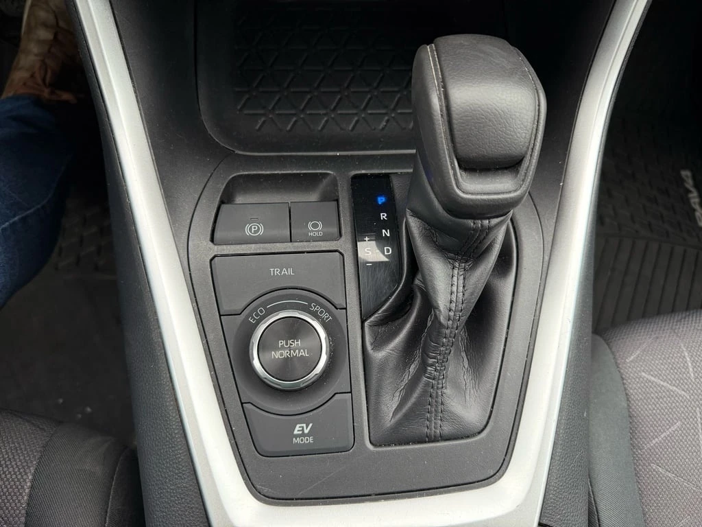 Toyota Rav4 AWD Hybrid LE  CARFAX | Mobile.bg   16