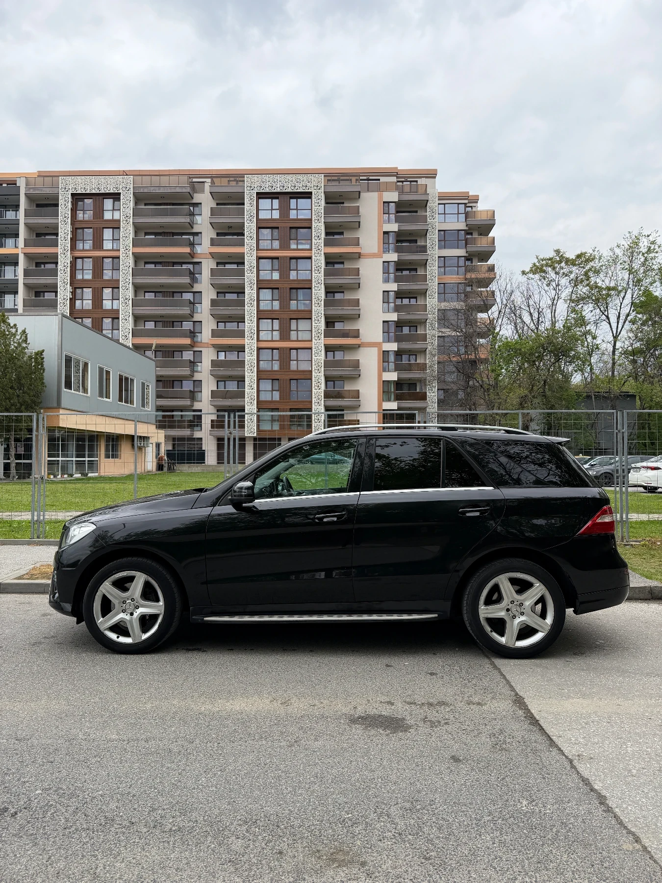 Mercedes-Benz ML 250 2.2 BlueTEC / CarPlay / , снимка 3 - Автомобили и джипове - 54395053