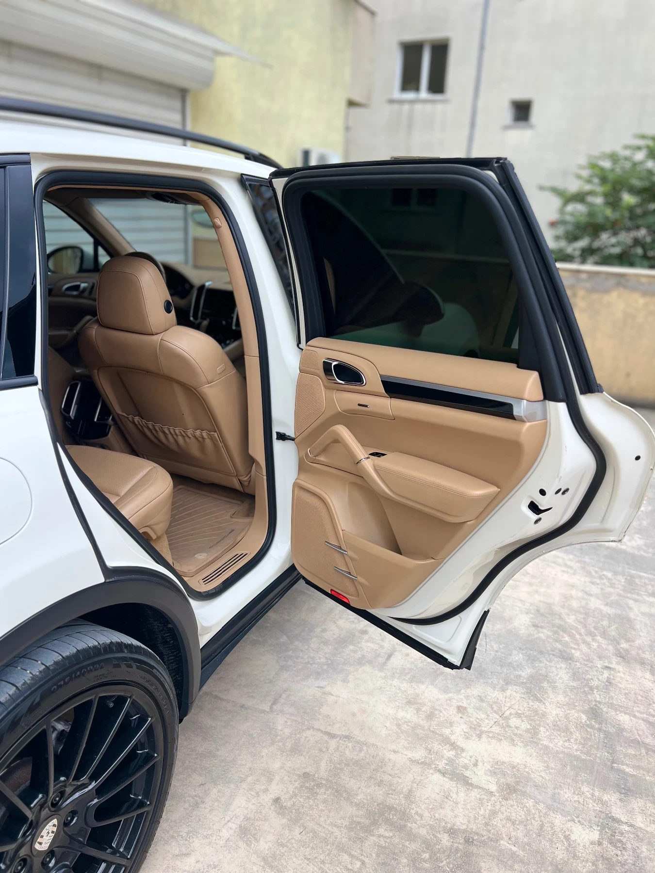 Porsche Cayenne 3.0TDI, снимка 10 - Автомобили и джипове - 54743991