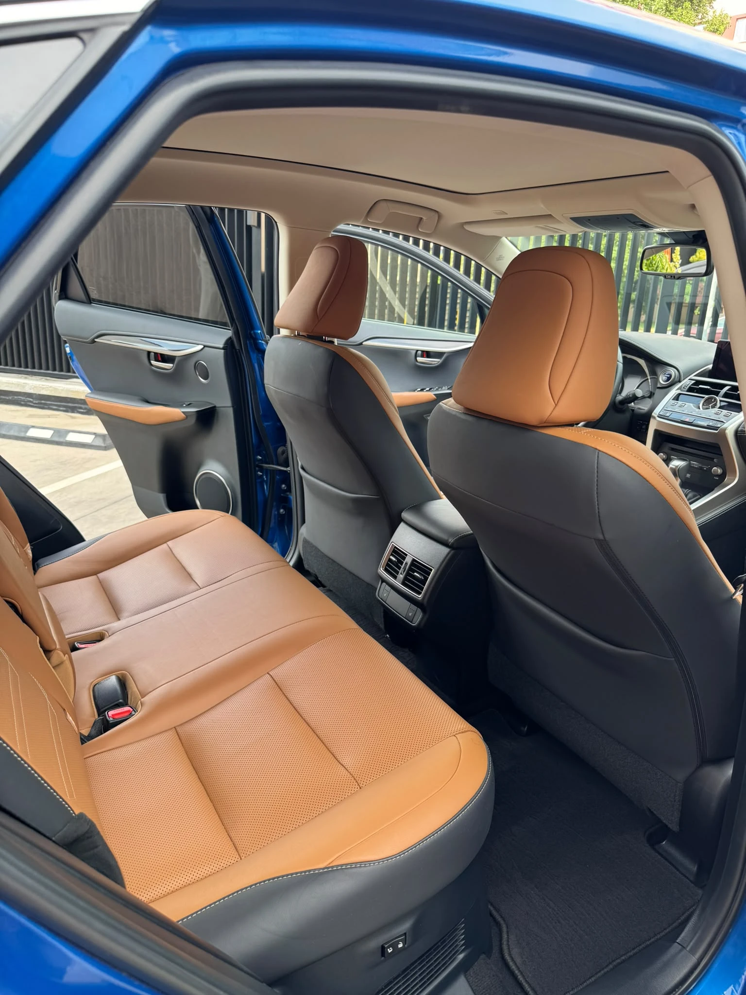 Lexus NX 300h, снимка 13 - Автомобили и джипове - 55696382