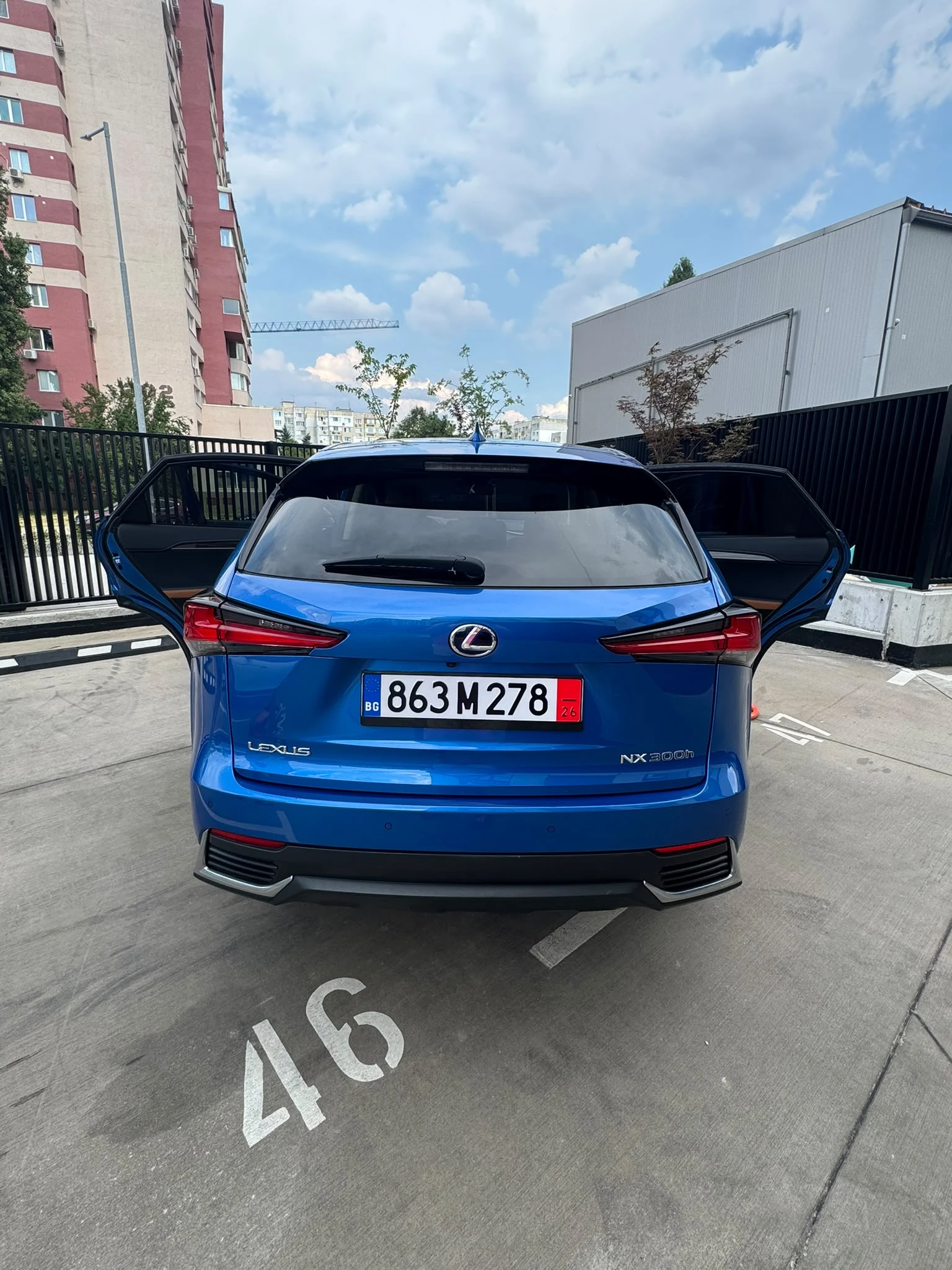 Lexus NX 300h, снимка 17 - Автомобили и джипове - 55696382