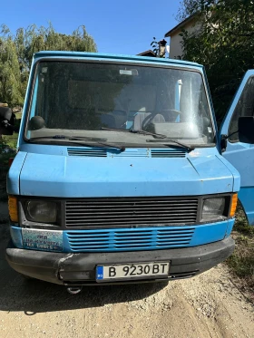     Mercedes-Benz 207 207