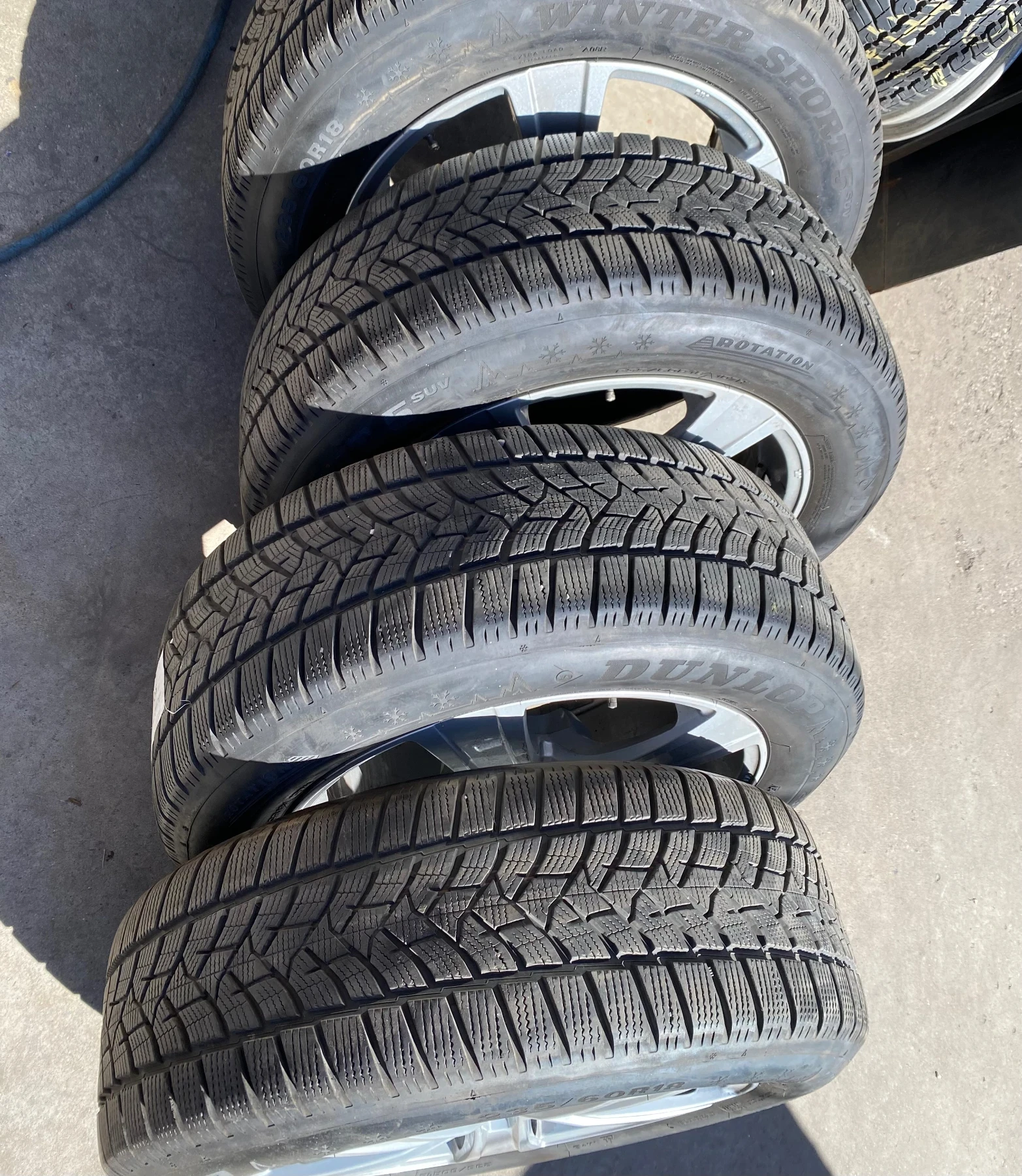 Гуми Зимни 235/60R18, снимка 2 - Гуми и джанти - 56346679