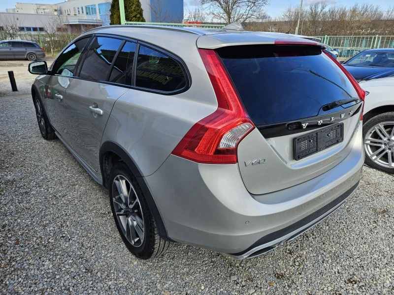 Volvo V60 Cross Country 2.4 D4 4x4, снимка 14 - Автомобили и джипове - 43831892