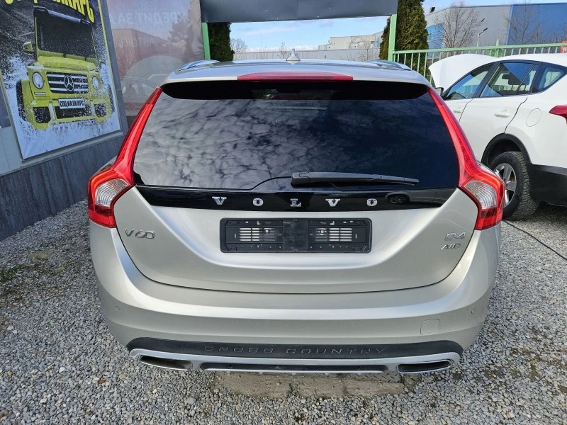 Volvo V60 Cross Country 2.4 D4 4x4, снимка 5 - Автомобили и джипове - 43831892