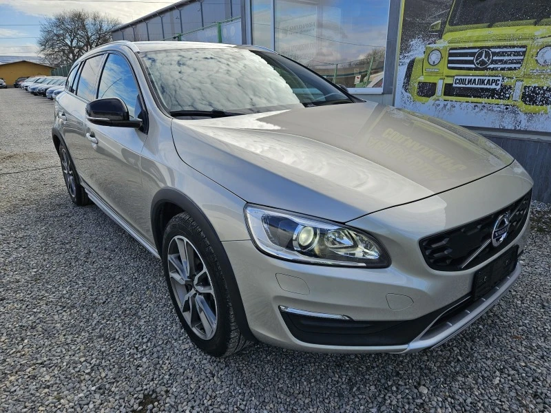 Volvo V60 Cross Country 2.4 D4 4x4, снимка 1 - Автомобили и джипове - 43831892