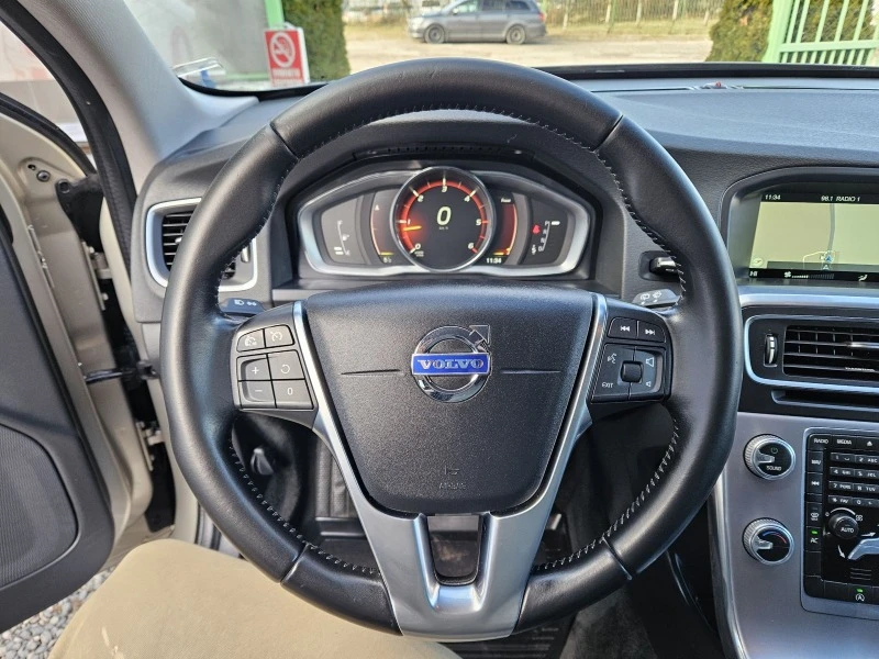 Volvo V60 Cross Country 2.4 D4 4x4, снимка 6 - Автомобили и джипове - 43831892