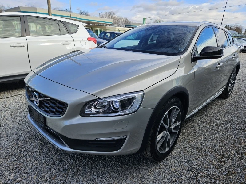 Volvo V60 Cross Country 2.4 D4 4x4, снимка 10 - Автомобили и джипове - 43831892