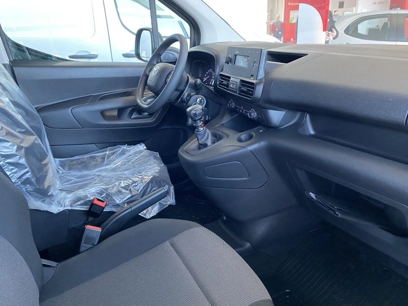 Toyota Proace City 1.2 Base L2, снимка 8 - Автомобили и джипове - 44969674