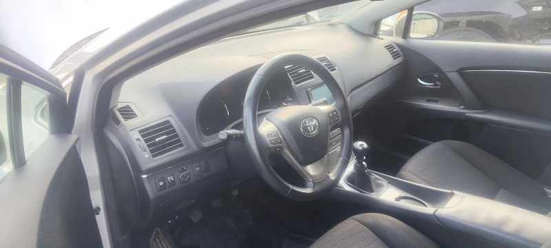 Toyota Avensis 1, 8-147к.с., снимка 9 - Автомобили и джипове - 46695233