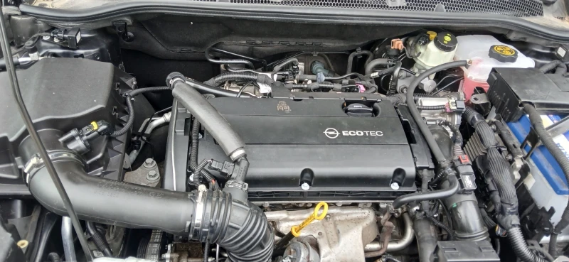 Opel Astra 1.6T, снимка 13 - Автомобили и джипове - 49894340