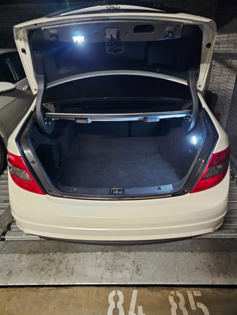 Mercedes-Benz C 180 Kompressor | AMG Paket | Навигация | Панорамa, снимка 9 - Автомобили и джипове - 52004180