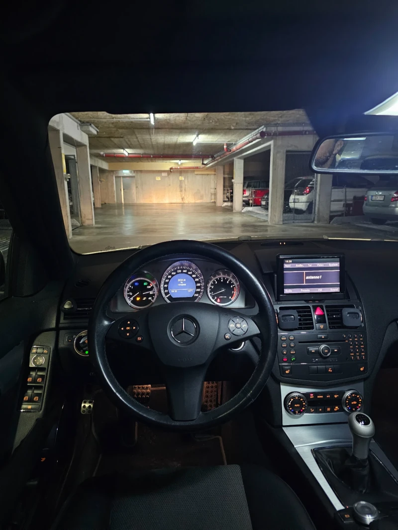 Mercedes-Benz C 180 Kompressor | AMG Paket | Навигация | Панорамa, снимка 5 - Автомобили и джипове - 52004180