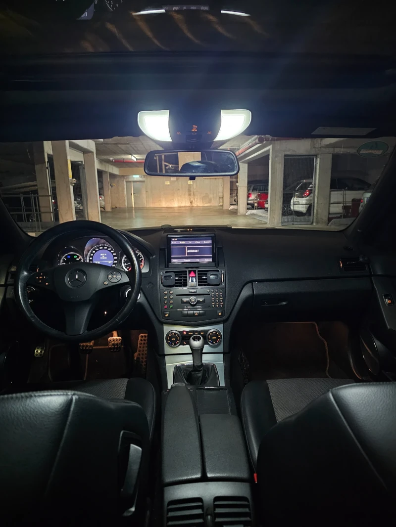 Mercedes-Benz C 180 Kompressor | AMG Paket | Навигация | Панорамa, снимка 6 - Автомобили и джипове - 52004180