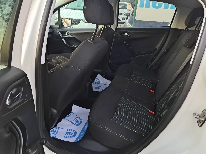 Peugeot 208 1.2 i, снимка 10 - Автомобили и джипове - 52703372
