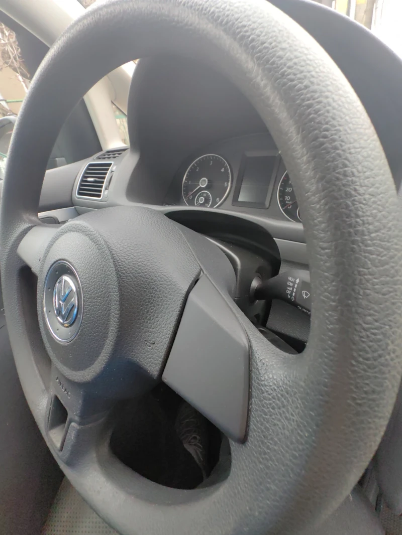 VW Touran 1.6TDI/DSG, снимка 9 - Автомобили и джипове - 52711814