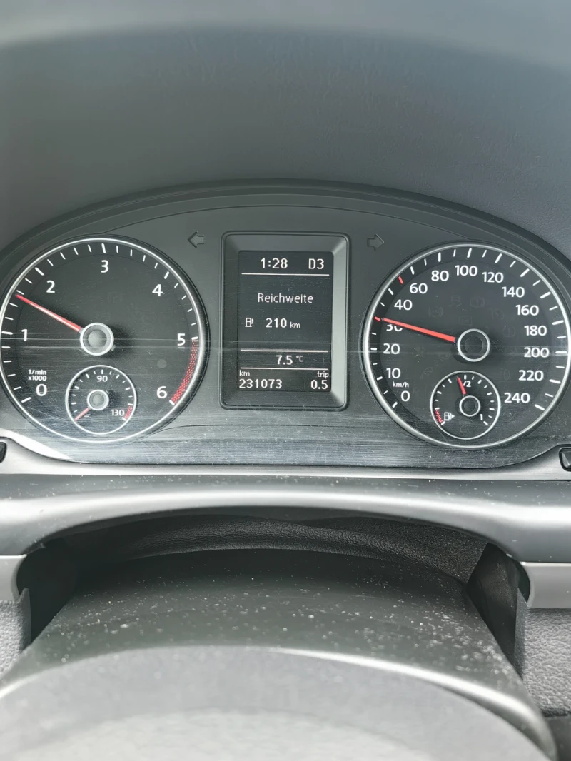 VW Touran 1.6TDI/DSG, снимка 8 - Автомобили и джипове - 52711814