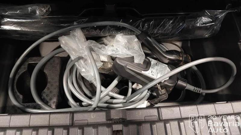 BMW iX 40 xDrive Sport, снимка 9 - Автомобили и джипове - 53123612