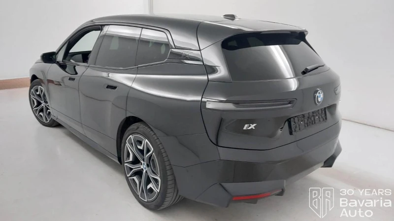BMW iX 40 xDrive Sport, снимка 2 - Автомобили и джипове - 53123612