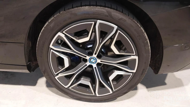 BMW iX 40 xDrive Sport, снимка 15 - Автомобили и джипове - 53123612