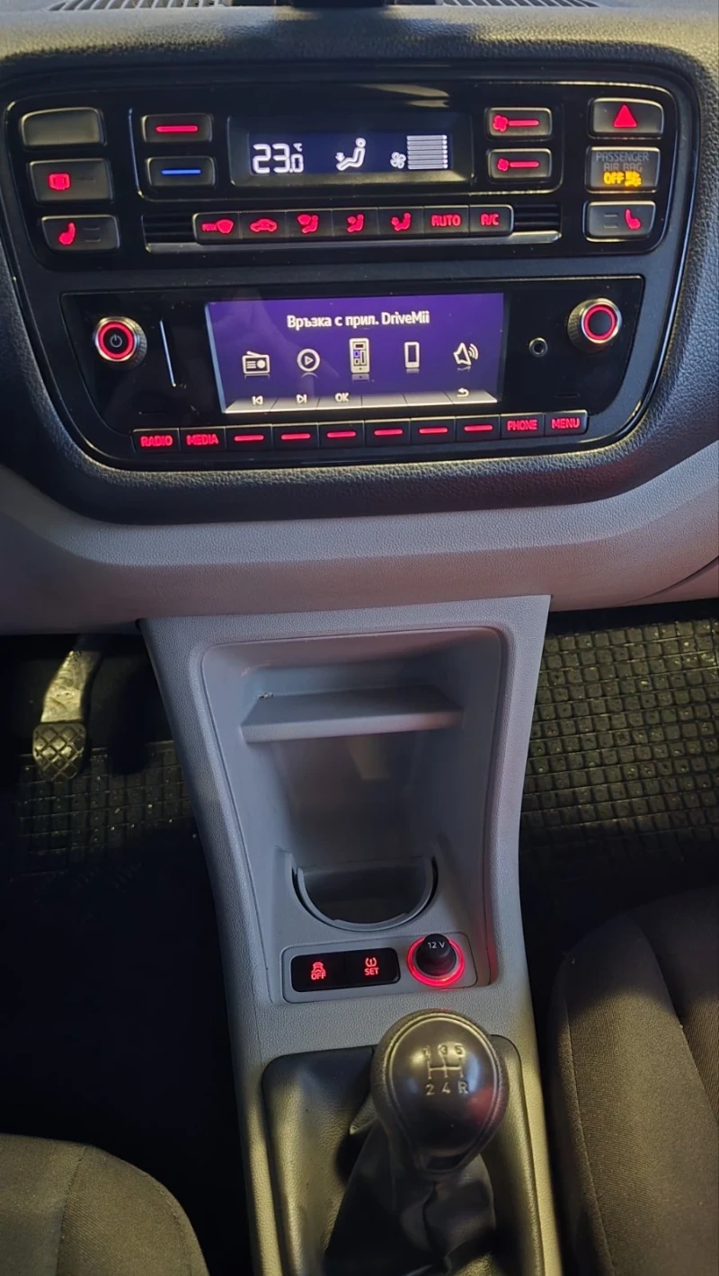 VW Up 1.0 75hp, снимка 14 - Автомобили и джипове - 53316163