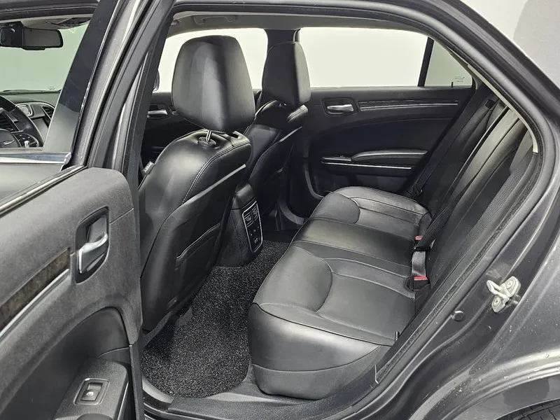 Chrysler 300c 3.6, снимка 12 - Автомобили и джипове - 54326073