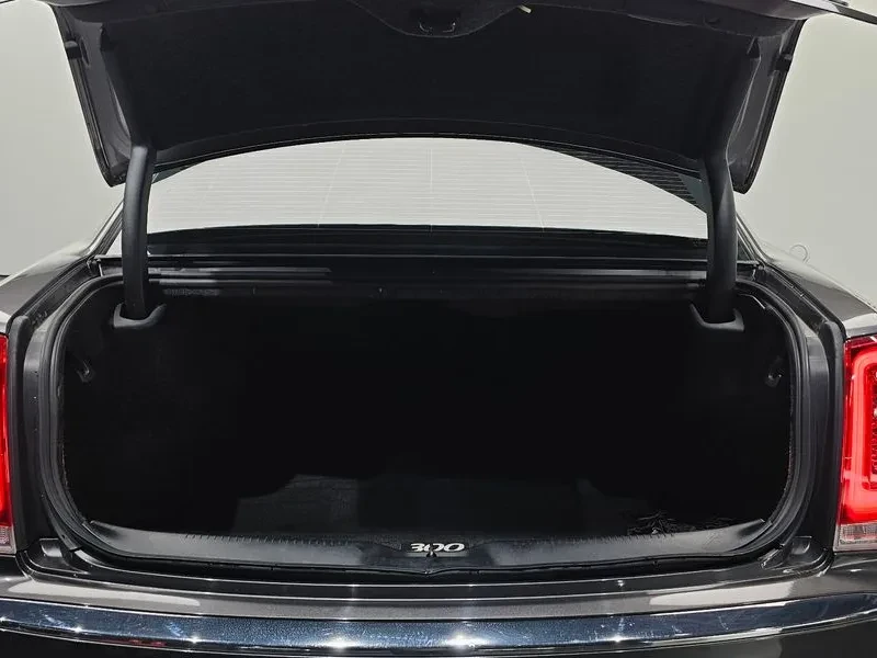 Chrysler 300c 3.6, снимка 16 - Автомобили и джипове - 54326073